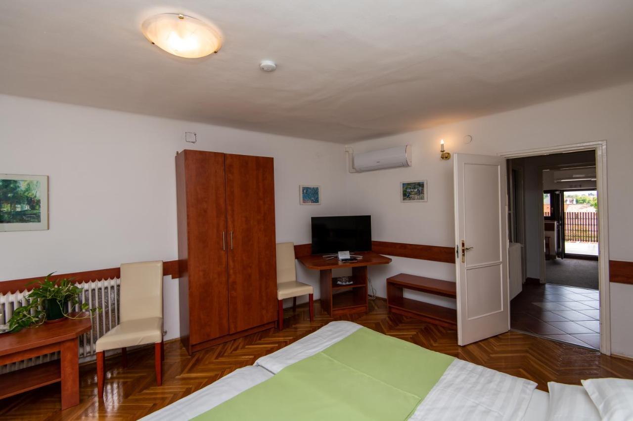 Bed and Breakfast Fenyes Vinorium Шопрон Екстер'єр фото